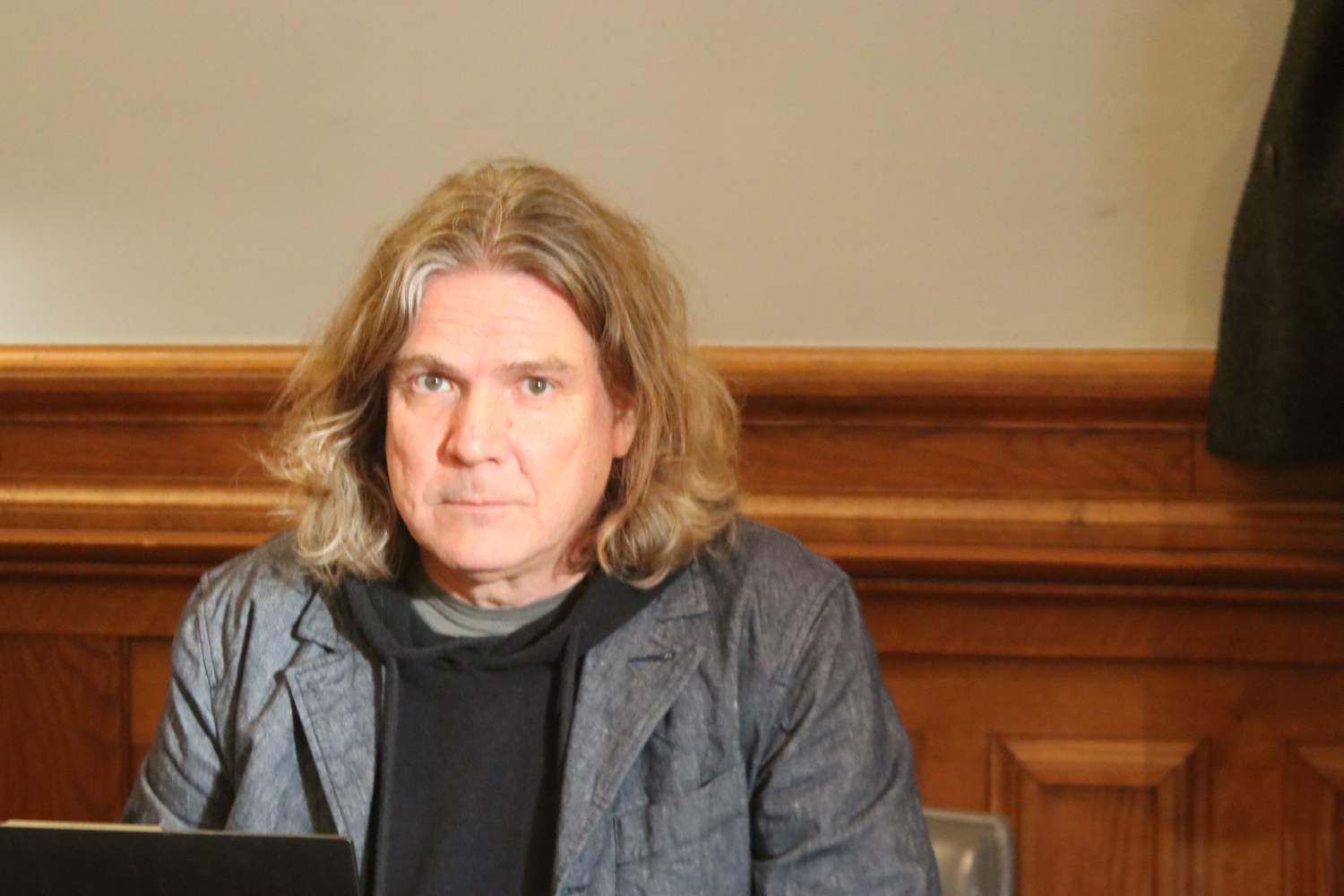 Herr Prof. Dirk Labudde von der Hochschule Mittweida hat ein Gutachten zu den Kameraaufnahmen erstellt. Foto: Lucas Bรถhme