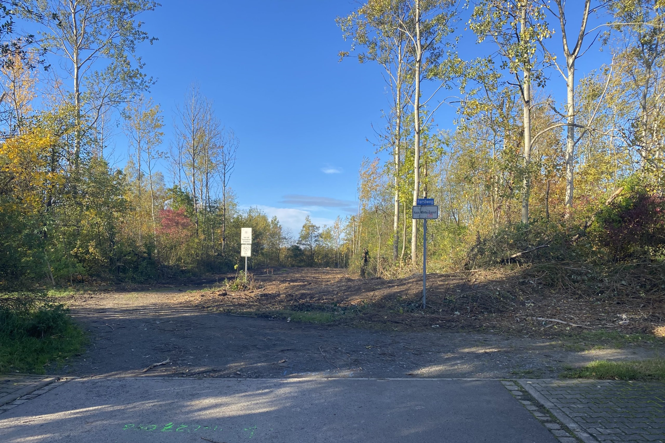 Am Ende der Großdeubener Feldstraße beginnt der Bau. Foto: LMBV, Michael Klemm