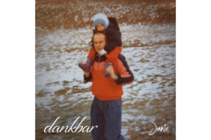 Cover der Single, Mann mit Kind auf den Schultern.
