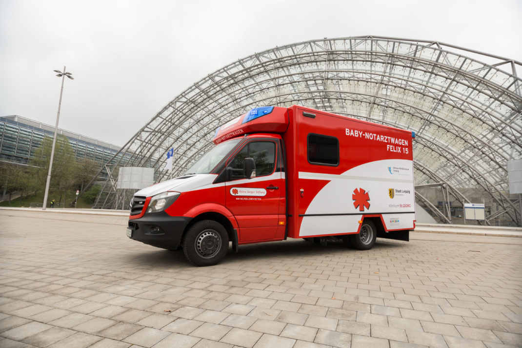„Felix-15“ ist der neue Baby-Notarztwagen der Björn Steiger Stiftung. Er ist der erste seiner Art in Leipzig. Der Intensivtransport-Wagen für Frühgeborene und Säuglinge bis 6 Monate ist eine von Grund auf überarbeitete Version des Modells von 2012, um den hohen Ansprüchen der Leipziger Kliniken gerecht zu werden. Felix unterstützt das Universitätsklinikum Leipzig, das Klinikum St. Georg und das Herzzentrum der Universität Leipzig. Stationiert ist er bei der Branddirektion Leipzig, welche auch die Besatzung stellt.