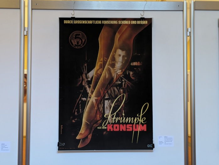 Rund 80 DDR-Plakate zeigt die Ausstellung im Neuen Rathaus. Foto: Yaro Allisat