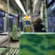 Straßenbahn mit grünen Sitzen, Innenaufnahme.