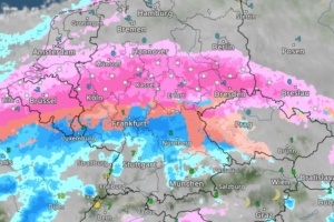 Das WetterRadar zeigt die drei Wetterzonen am Mittwochnachmittag: Schneefall in Rosa, gefrierender Regen in Orange und Regen in Blau. Quelle: WetterOnline
