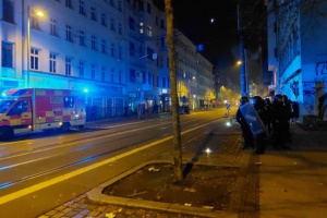 Hauptverkehrsstraße in der Nachtstunde.