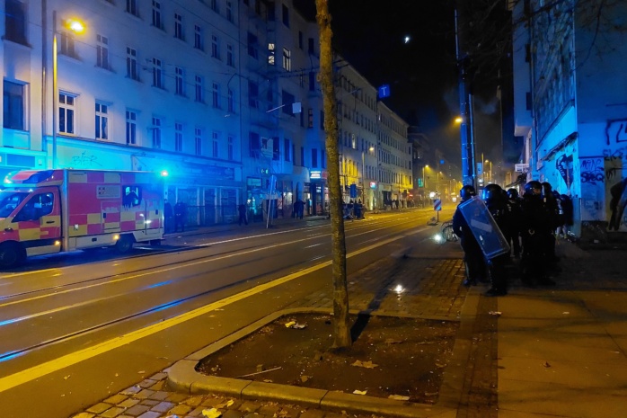 Kurz nach Mitternacht an der Eisenbahnstraße. Foto: Sabine Eicker