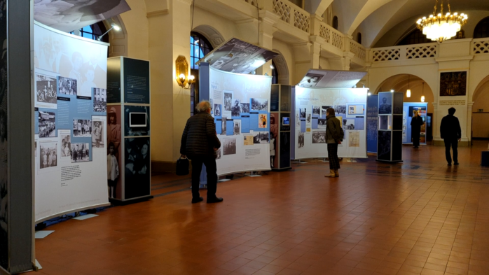 Die Ausstellung "Deine Anne" ist kostenfrei im Neuen Rathaus zugänglich. Foto: Yaro Allisat