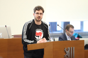 Michael Neuhaus spricht im Stadtrat Leipzig.