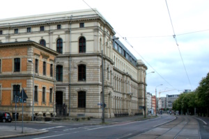 Gebäude an Hauptstraße.