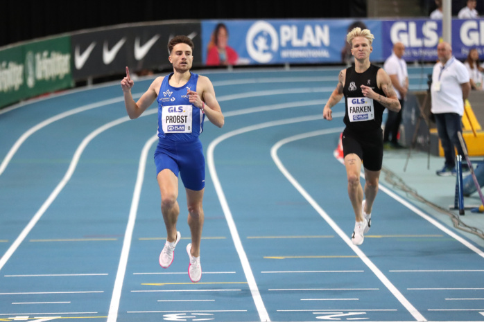 Marius Probst (468, TV Wattenscheid 01) siegt vor Robert Farken (411, SC DHfK Leipzig), 1.500 Meter. Foto: Jan Kaefer