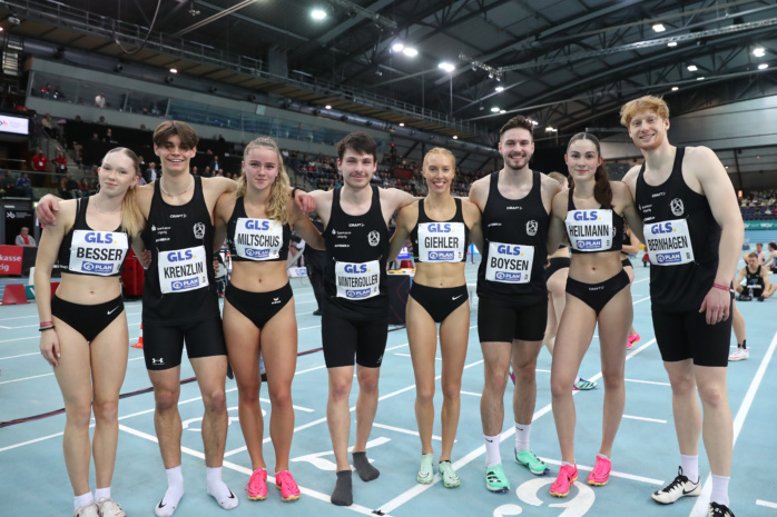 Die beiden 4 x 200 Meter-Staffeln des SC DHfK Leipzig mit: Mia Besser, Luis Krenzlin, Joelina Sophie Miltschus, Daniel Wintergoller, Victoria Giehler, Bruno Boysen, Lilly Heilmann, Jonas Bernhagen. Foto: Jan Kaefer