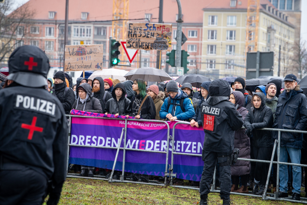 11. Februar 2024: Rund 5000 Menschen demonstrierten in Dresden gegen den neonazistischen "Trauermarsch". Foto: Ferdinand Uhl