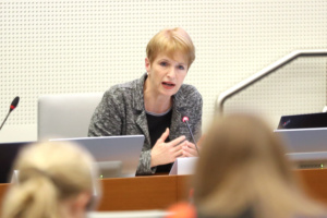 Martina Münch in der Ratsversammlung.