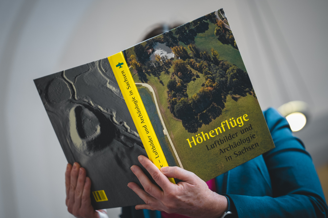 Bildband „Höhenflüge – Luftbilder und Archäologie in Sachsen“ (© SMR/Ziehm)