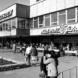 Restaurant „Stadt Dresden“ und Freisitz der Milch-Mokka-Eisbar in Leipzig, 1977 © Stadtarchiv Leipzig, Foto: Herbert Lachmann