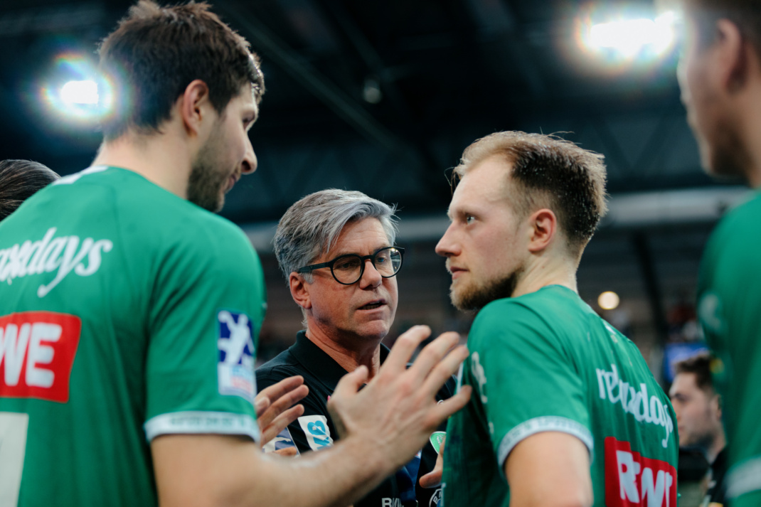 Trainer Rúnar Sigtryggsson und Luca Witzke. Foto: Patrice Marker