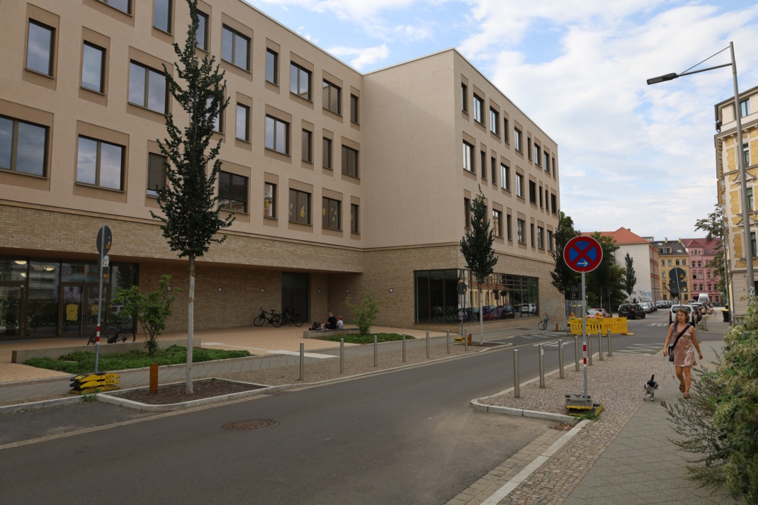 Schulgebäude von außen.