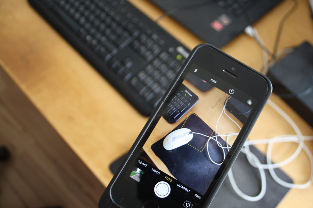 Maus, Handy, Tastatur.