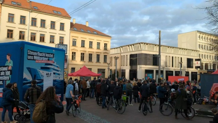 Am 18. März veranstaltete die Linek auf dem Lindenauer Markt ein Podium zu Klimagerechtigkeit. Foto: Yaro Allisat