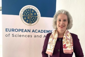Universitätsrektorin Prof. Dr. Eva Inés Obergfell bei der Europäischen Akademie der Wissenschaften und Künste in Salzburg. Foto: privat