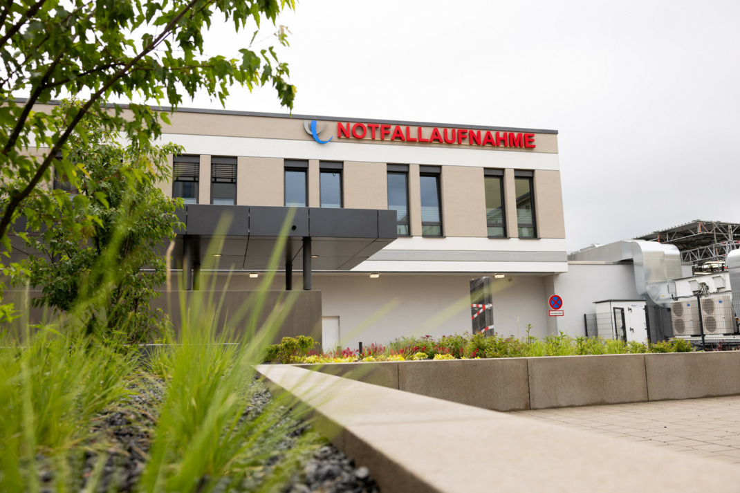 Die „neue“ Zentrale Notfallaufnahme des UKL ist ab Dienstag, 4. Juni, wieder leichter zu Fuß und per Fahrzeug erreichbar. Am Umzugstag selbst kann es zu Einschränkungen kommen, weil die neuen Räumlichkeiten bei laufendem Betrieb bezogen werden. Foto: Stefan Straube / UKL