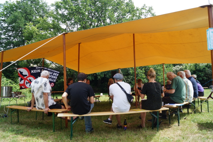 Camp im Richard-Wagner-Hain gegen den Ausbau des Frachtlughafens Leipzig/Halle am 25./26. Mai 2024. Foto: Yaro Allisat