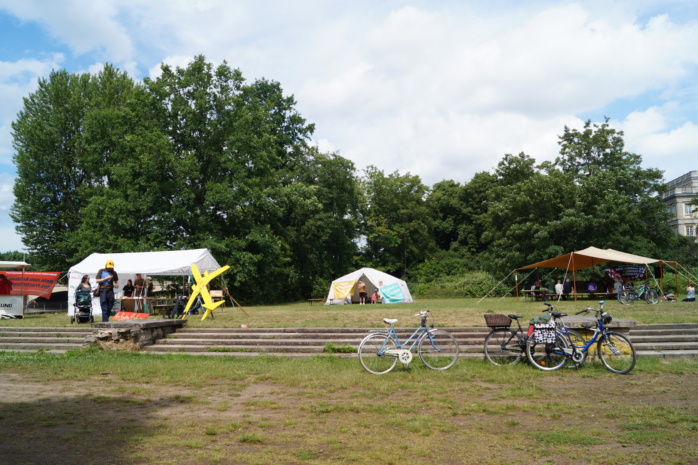 Camp im Richard-Wagner-Hain gegen den Ausbau des Frachtlughafens Leipzig/Halle am 25./26. Mai 2024. Foto: Yaro Allisat