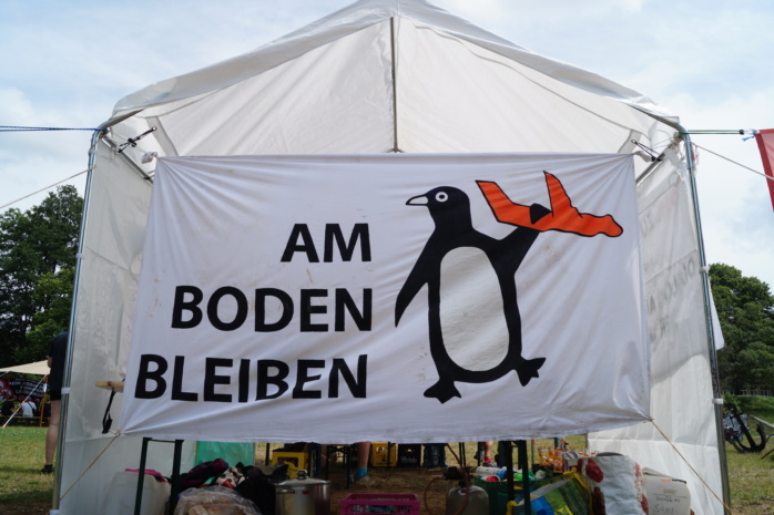 Camp im Richard-Wagner-Hain gegen den Ausbau des Frachtlughafens Leipzig/Halle am 25./26. Mai 2024. Foto: Yaro Allisat