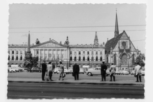 Die Universitätskirche kurz vor der Sprengung, historische Aufnahme.