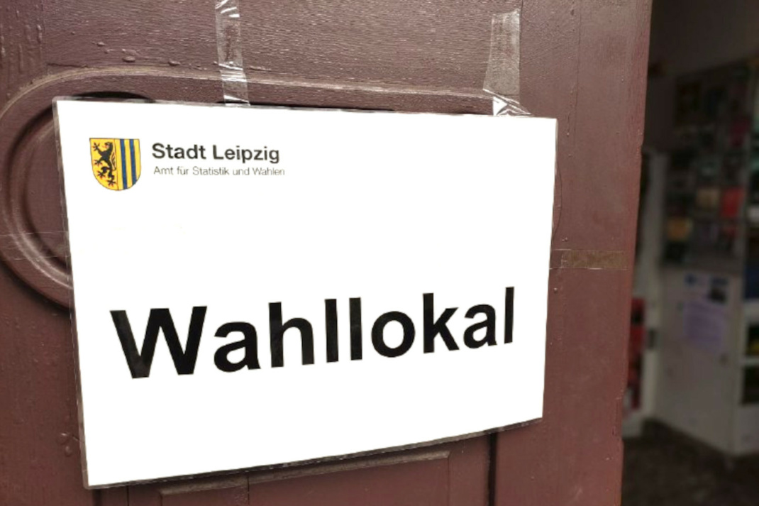 Hinweisschild Wahllokal.