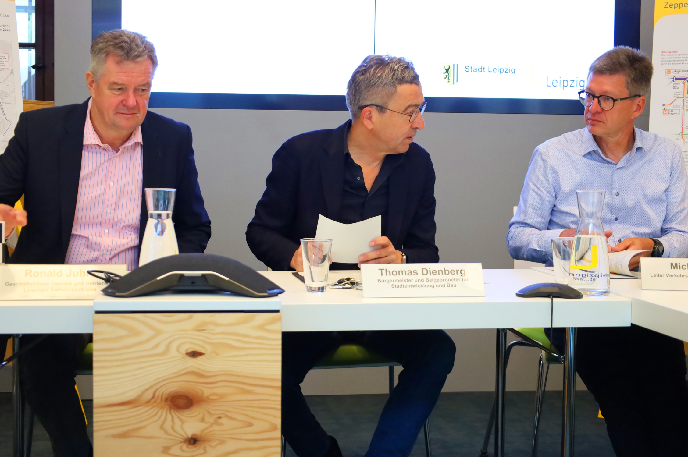 Sie stellten am 13. Juni die Pläne für die Zeppelinbrücke vor: LVB-Geschäftsführer Ronald Juhrs, Baubürgermeister Thomas Dienberg und Michael Jana, Leiter des Verkehrs- und Tiefbauamtes. Foto: Ralf Julke