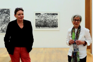 Katharina Immekus und Kuratorin Jeanette Stoschek. Foto: Katharina Subat