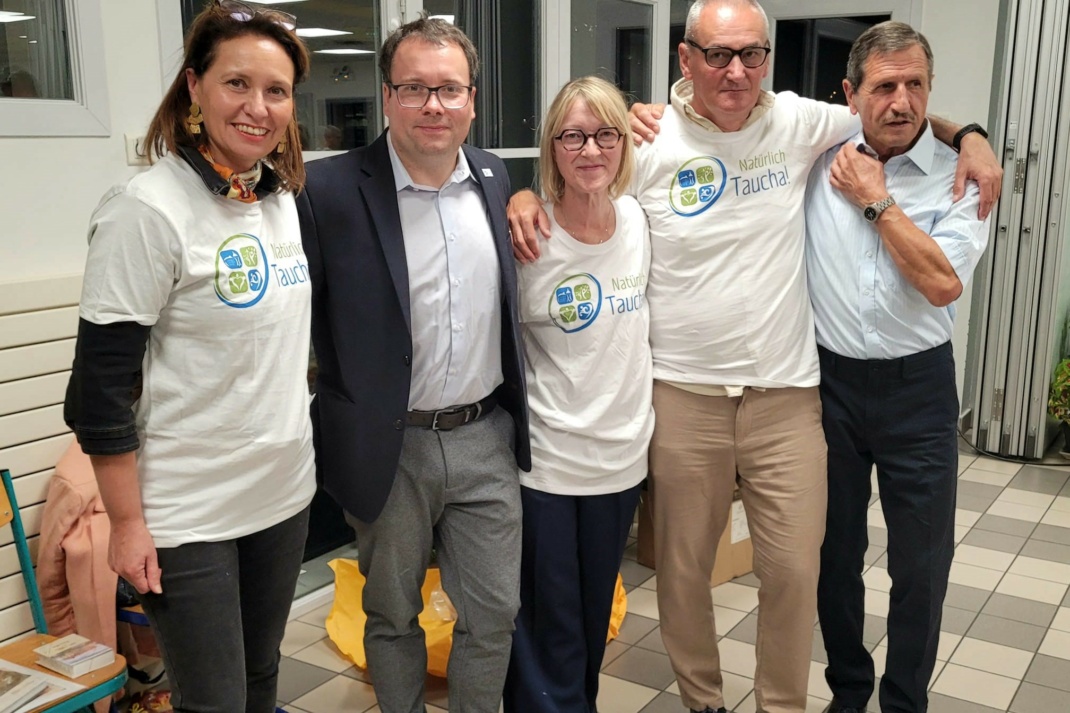 Bürgermeisterin (BM) Corinne Bringer, BM Tobias Meier, BM Christiane Mosnier, Bernard Hopf (franz. Partnerverein), Lutz Kowollik (Freundeskreis Chadrac – Espaly e. V.)