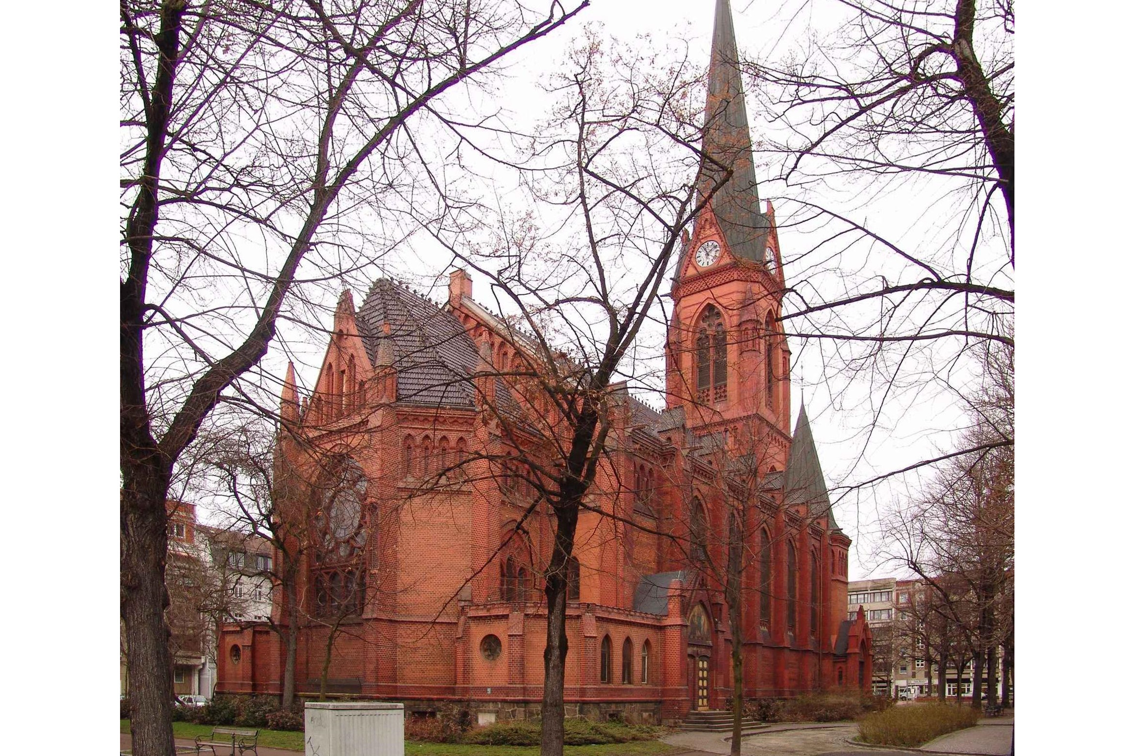 Die Lukaskirche Leipzig (MOdmate, CC BY-SA 3.0, https://commons.wikimedia.org/wiki/File:Lukaskirche_volkmarsdorf2.jpg