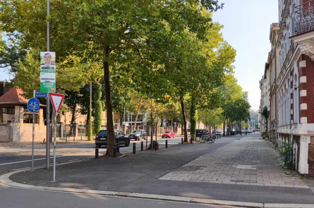 Die Karl-Heine-Straße / Ecke Forststraße nach der Durchsetzung des Parkverbots.