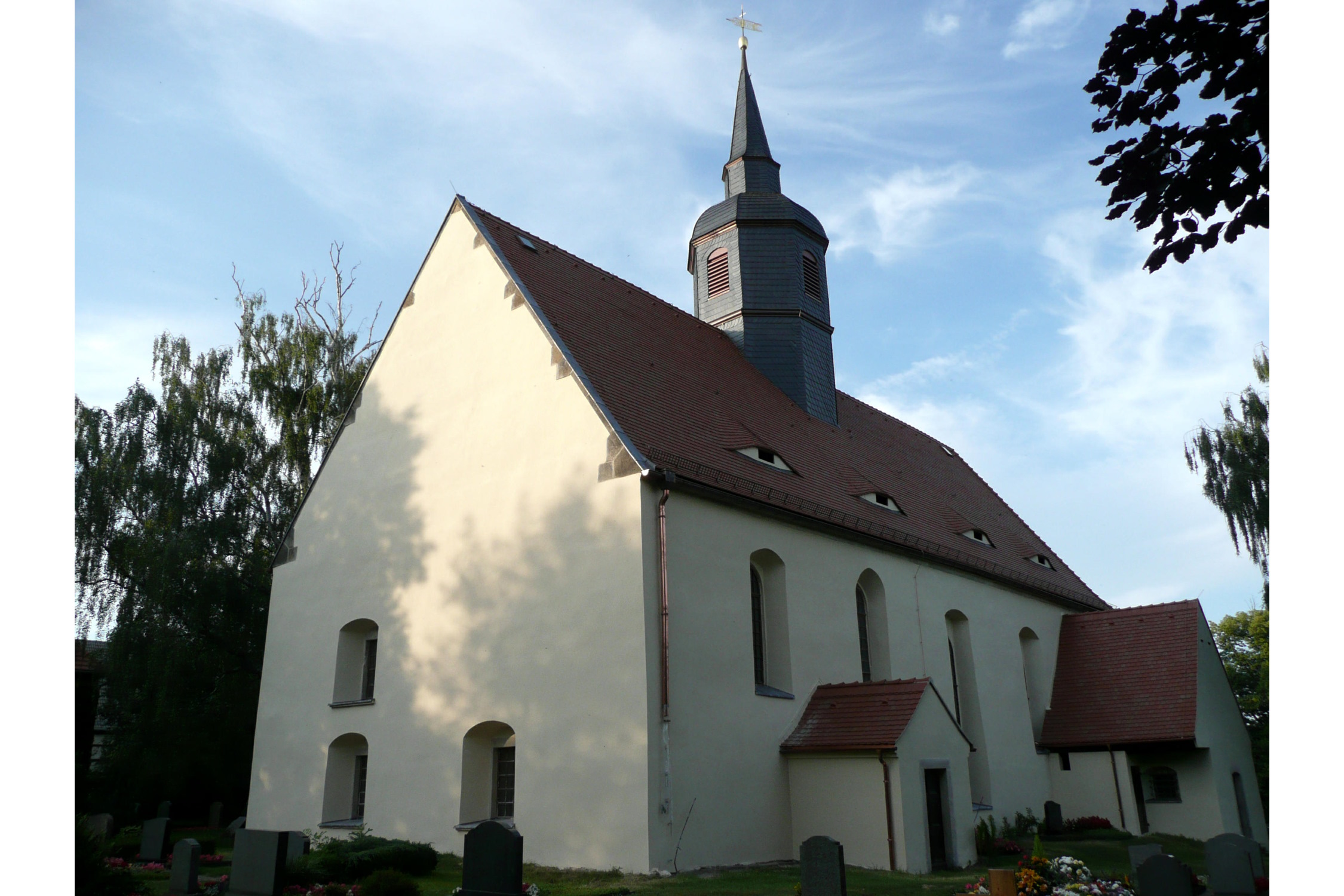 Die Kirche zu Grumbach (Norbert Kaiser, CC BY-SA 3.0, https://commons.wikimedia.org/w/index.php?curid=4391671)