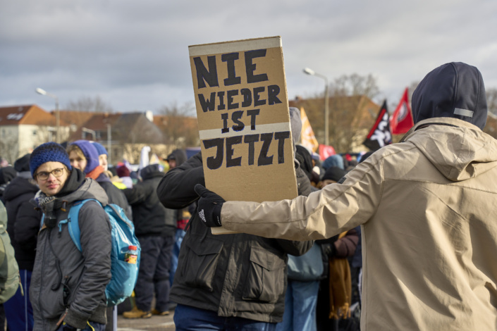 Protest gegen den AfD-Parteitag in Riesa am 11.01.2025. Foto: Tom Richter