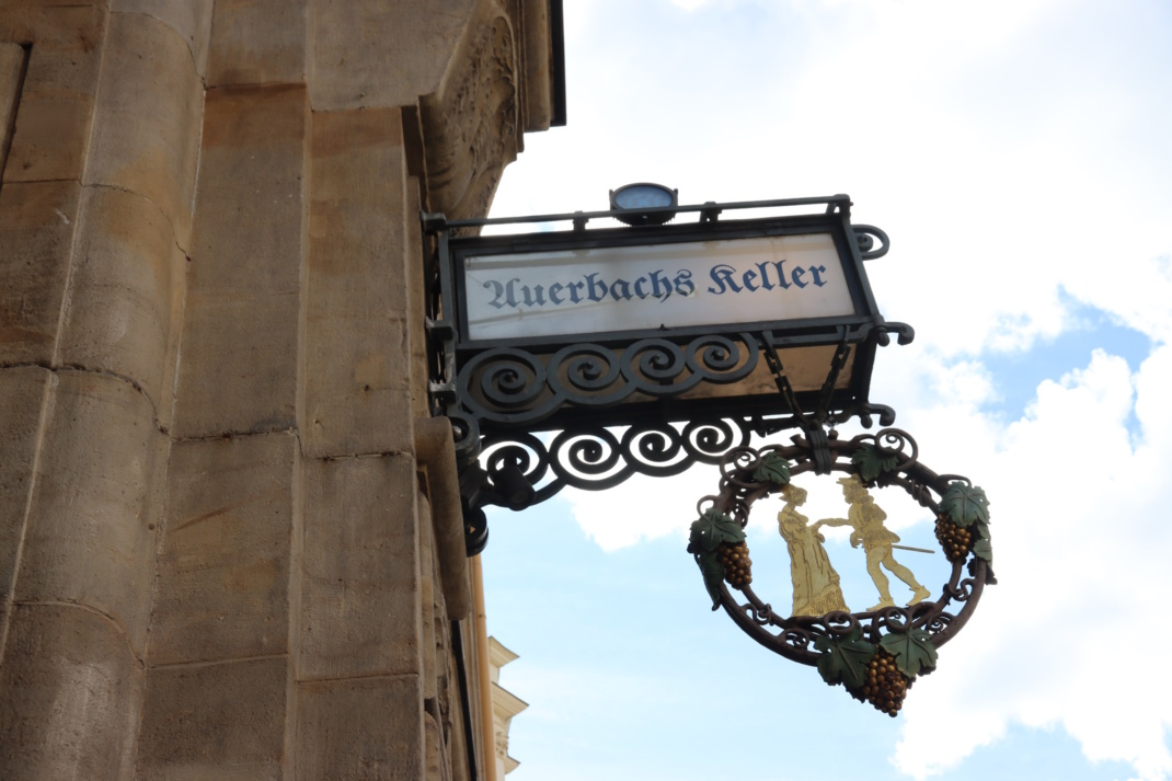 Hinweisschild zu Auerbachs Keller.