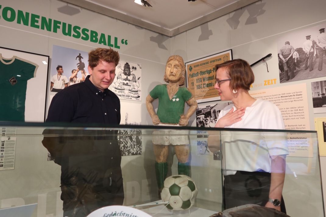 Ausstellungsimpressionen „Wir sind Leutzscher! BSG Chemie Leipzig | Verein. Stadtteil. Zeitgeschichte.“ (30.4.-7.9.2025, Stadtgeschichtliches Museum Leipzig) , Fotos: Ricarda Abendroth, Stadtgeschichtliches Museum Leipzig