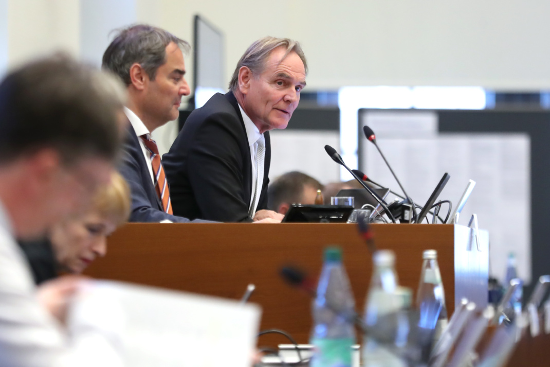 Stadtrat, Burkhard Jung am Pult.