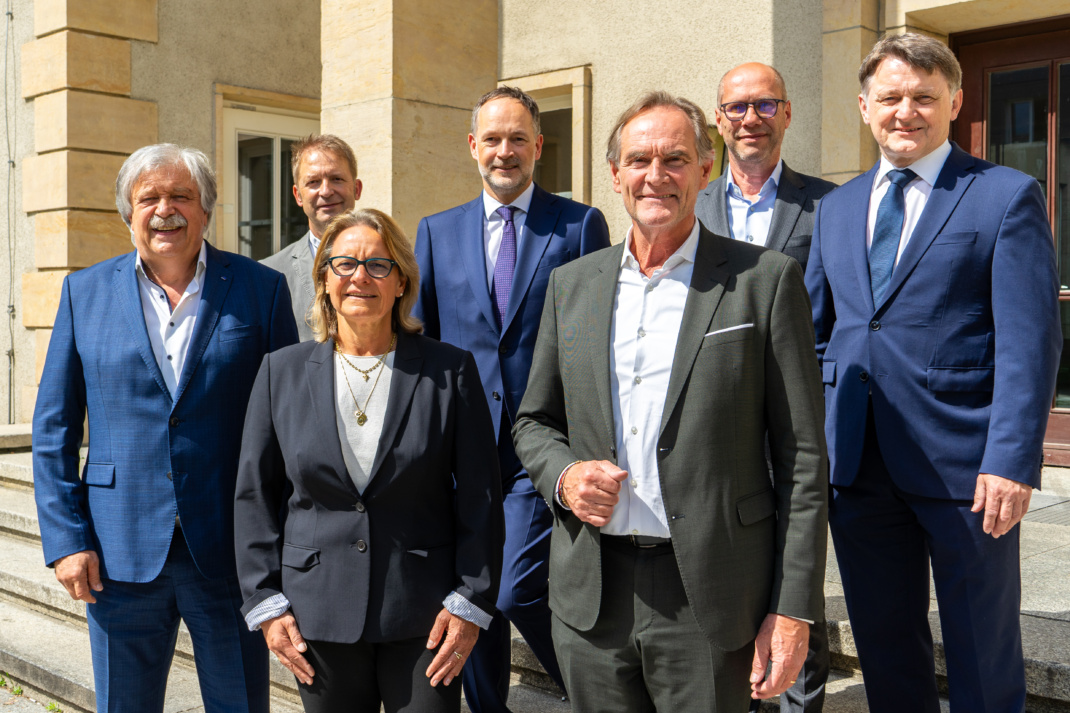 Der neue Hochschulrat der HTWK Leipzig (v. l. n. r.): Dr.-Ing. Mathias Reuschel, Prof. Uwe Kulisch, Petra Peterhänsel, Olaf Klose, Burkhard Jung, Karsten Rogall, Prof. Hubertus Milke. Quelle: HTWK Leipzig