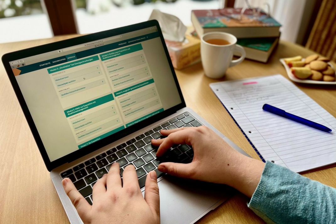 In Kooperation mit dem Karolinska-Institut wurde am UKL eine onlinebasierte kognitive Verhaltenstherapie als spezielles Behandlungsprogramm für Zwangserkrankungen etabliert. Bild: Julia Scholl