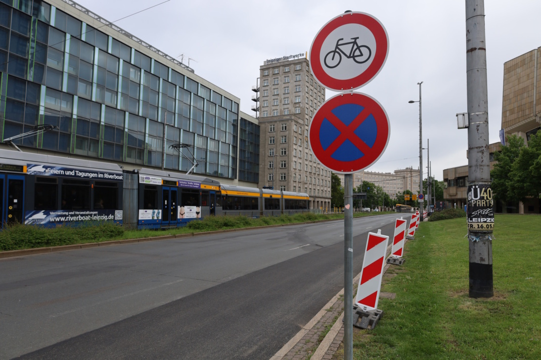 Dieses Schild ist bald Vergangenheit. Foto: Ralf Julke