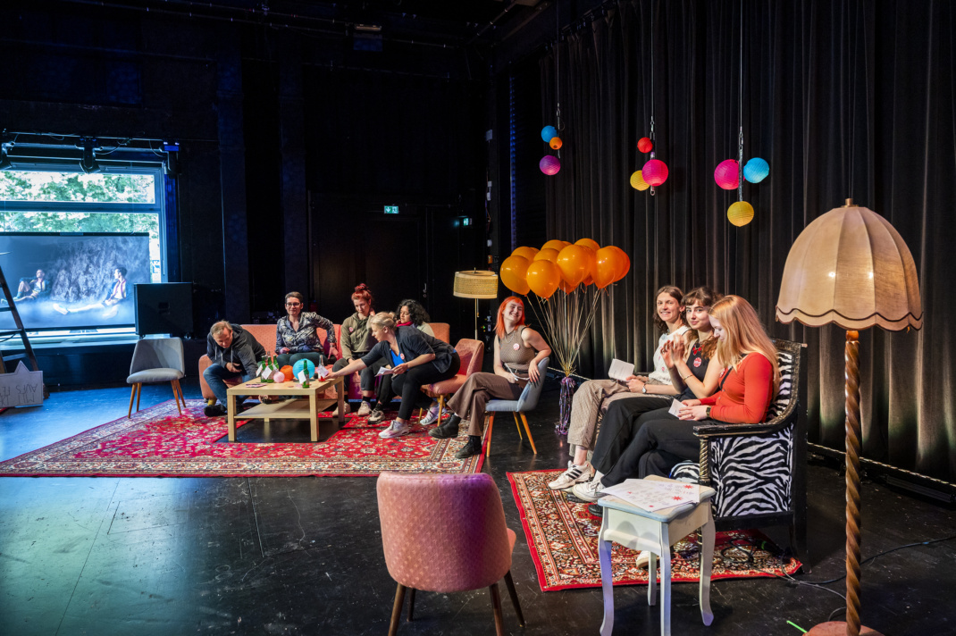 Das Theaterfestival rückt die Sichtweisen der Schauspielenden in den Vordergrund – hier die Eröffnung der Clubfusion 2024 im TDJW. Quelle: TDJW