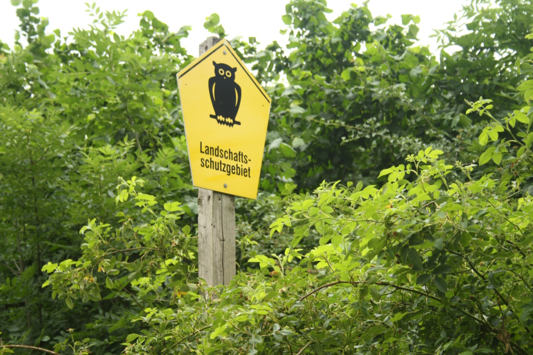 Hinweis auf das Landschaftsschutzgebiet Leipziger Auwald am Cottaweg.