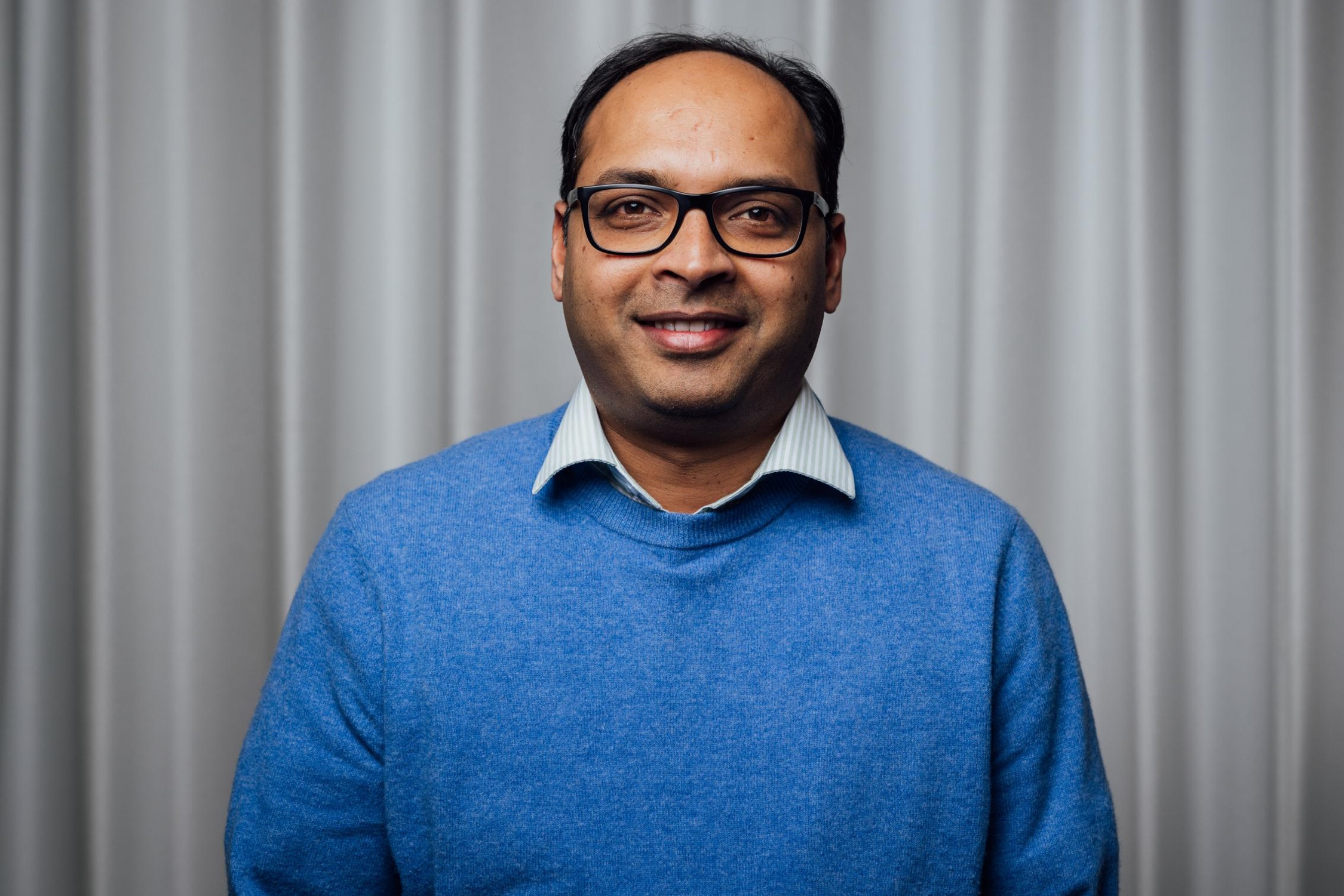 Dr. Rohan Karande, Leiter des Forschungsprojekts REPLACER am Forschungs- und Transferzentrum b-ACTmatter der Universität Leipzig. Foto: Christian Hüller/Universität Leipzig