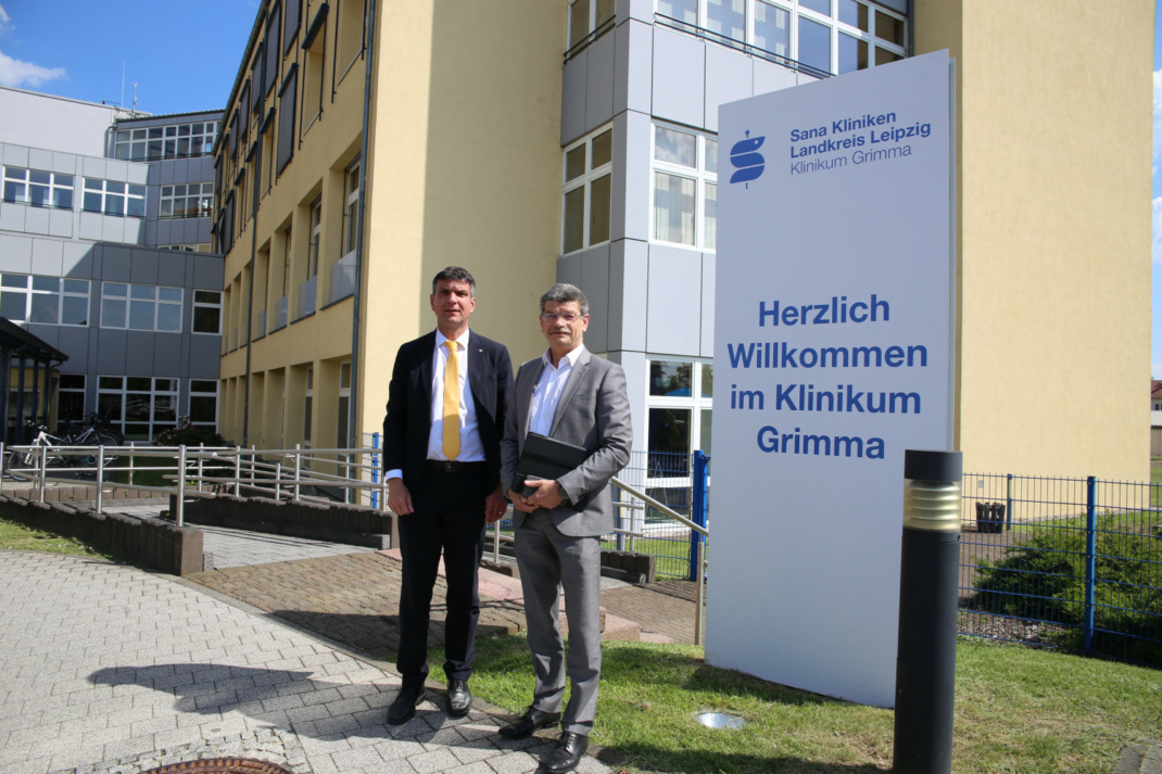 Landrat Henry Graichen mit Sana-Geschäftsführer Dr. Roland Bantle. Foto: Landratsamt Landkreis Leipzig