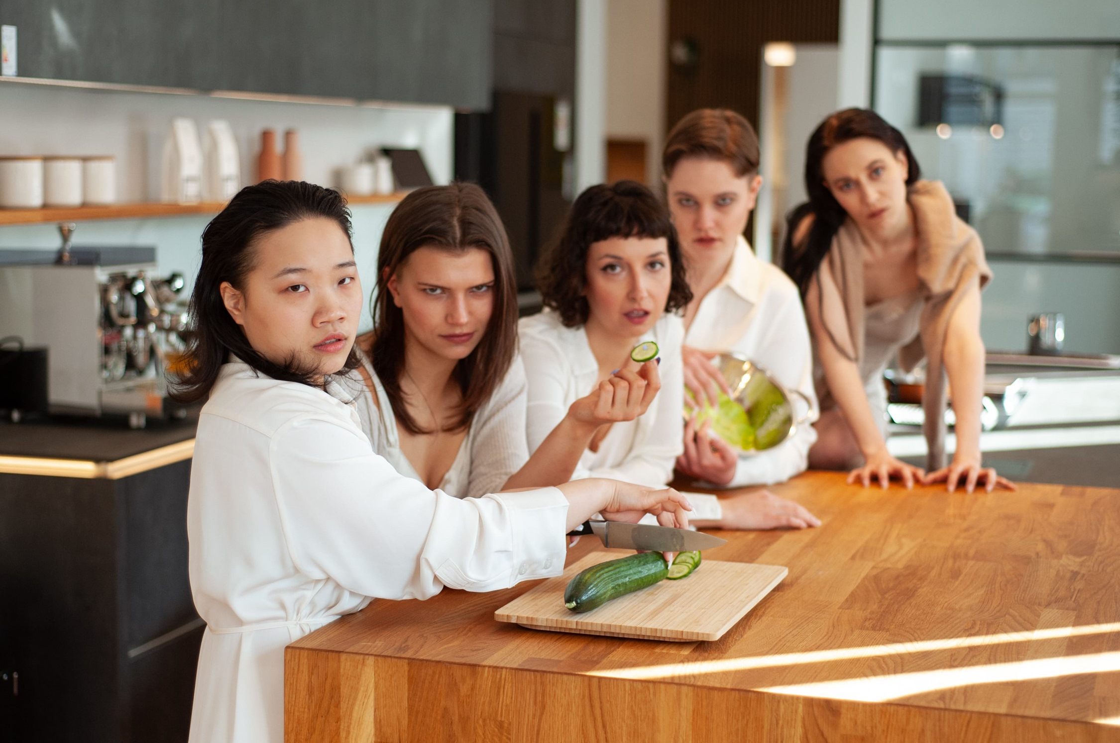 Das-seltsame-Comeback-der-Tradwives-Premiere-f-r-All-I-Crave-am-20-Juni-in-den-Cammerspielen