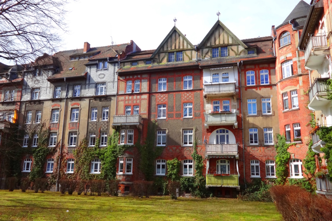 Meyer-Siedlung Leipzig-Kleinzschocher (Colomen, CC BY-SA 4.0, https://commons.wikimedia.org/w/index.php?curid=67248286)