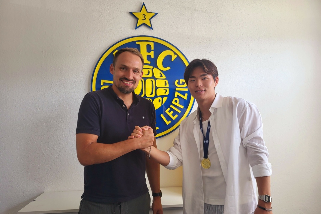 Mingi Kang verlängert seinen Vertrag beim 1. FC Lokomotive Leipzig.