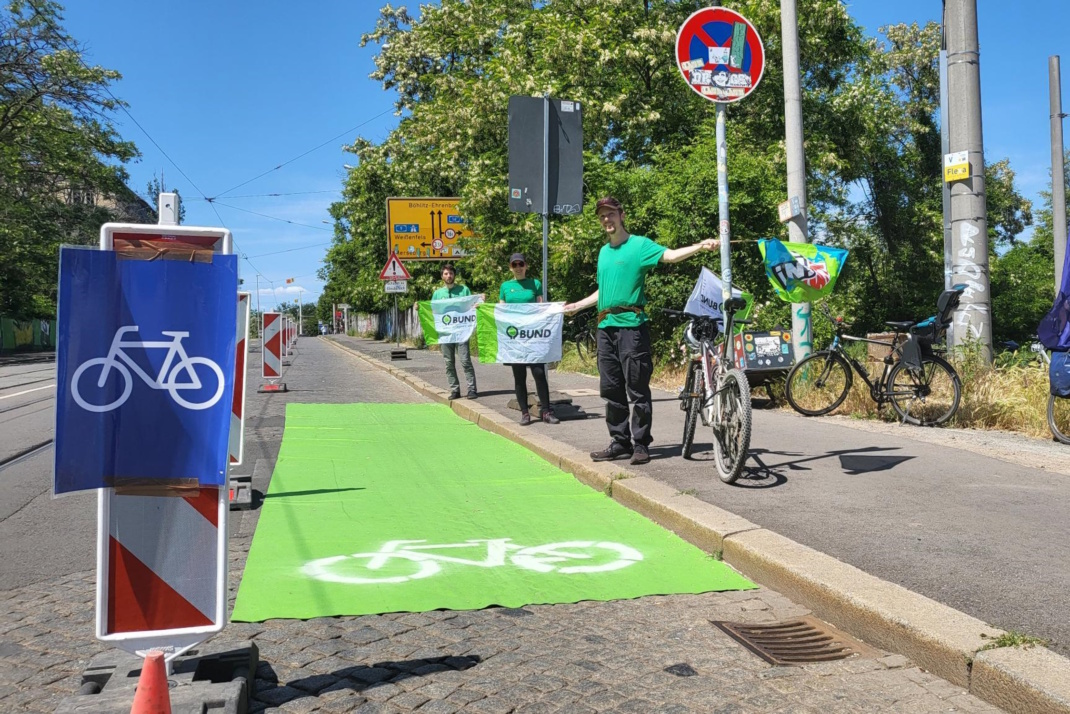 Pop-up-Bike-Lane an der Georg-Schwarz-Brücke. Foto: Josephine Michalke